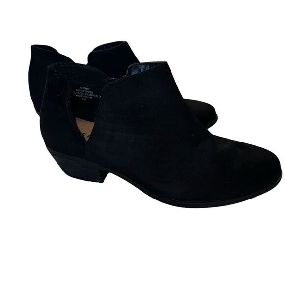 Torrid Womens Size 8 Wide Suede Side Dip Ankle Booties Boots Black Almond Toe - Picture 1 of 7